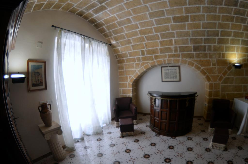 Palazzo Piccioli Hotel Gallipoli Exterior photo
